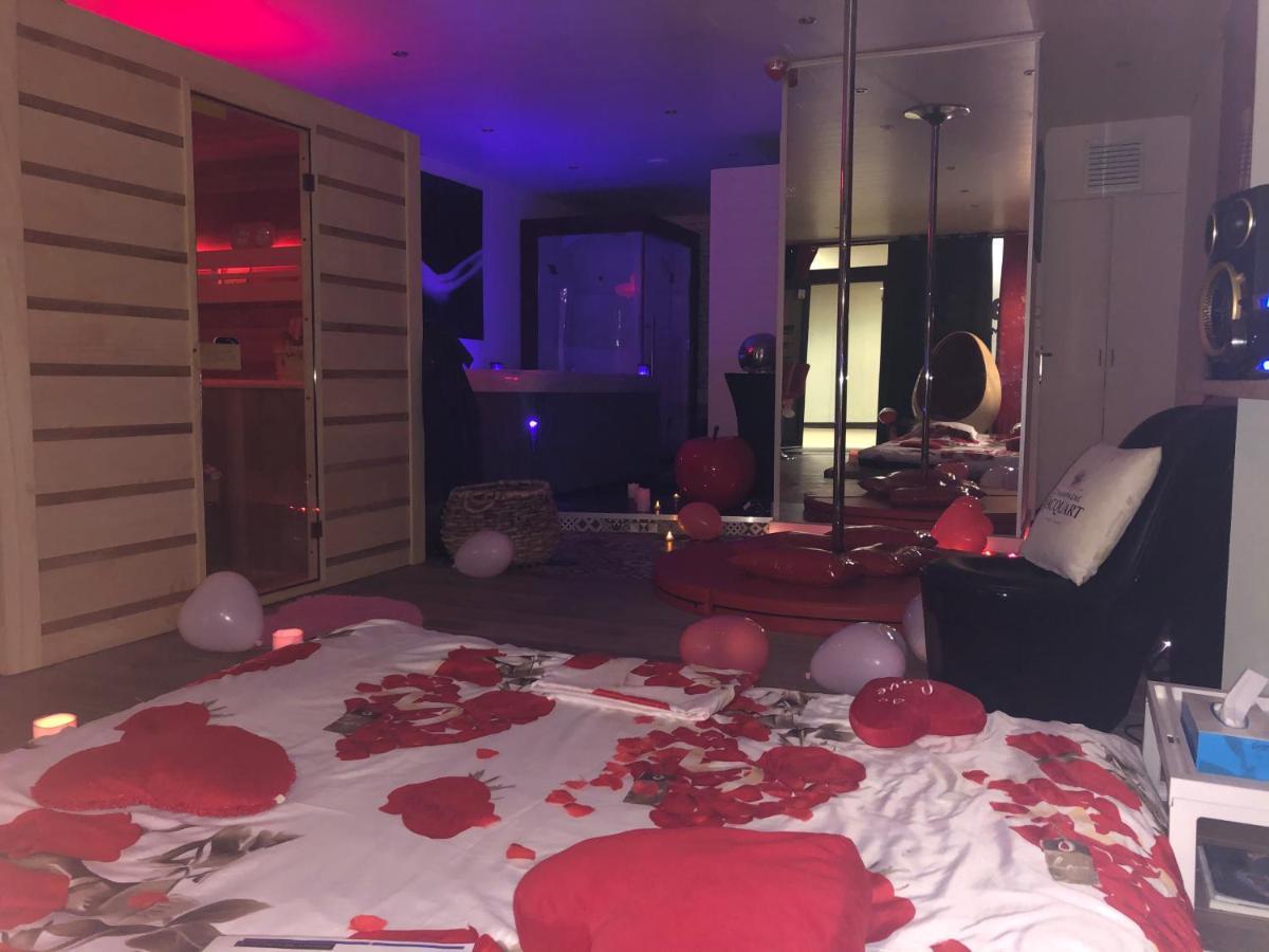 Spabyelleetlui Spa Rouge Ou Bleu Moeskroen Buitenkant foto