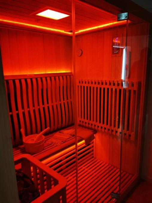 Spabyelleetlui Spa Rouge Ou Bleu Moeskroen Buitenkant foto