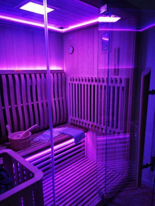 Spabyelleetlui Spa Rouge Ou Bleu Moeskroen Buitenkant foto