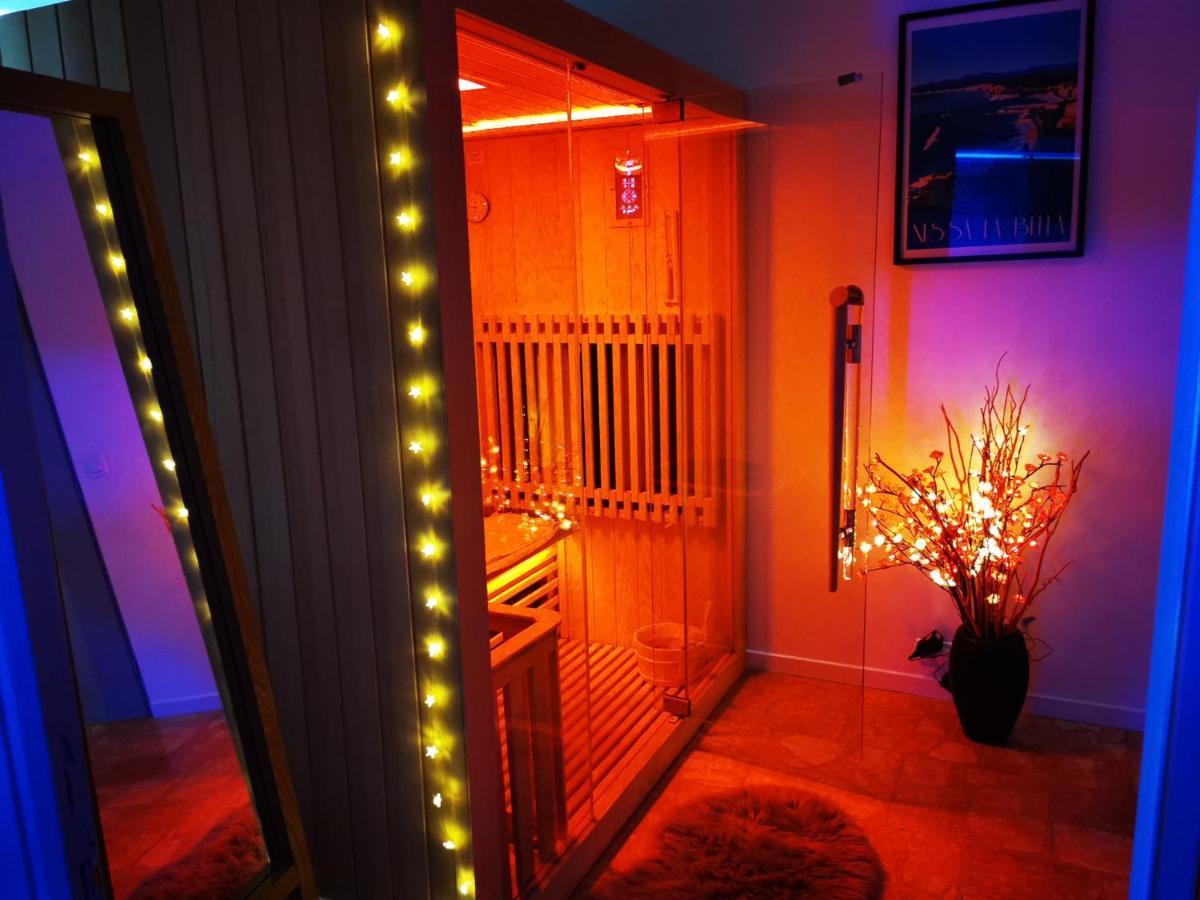 Spabyelleetlui Spa Rouge Ou Bleu Moeskroen Buitenkant foto