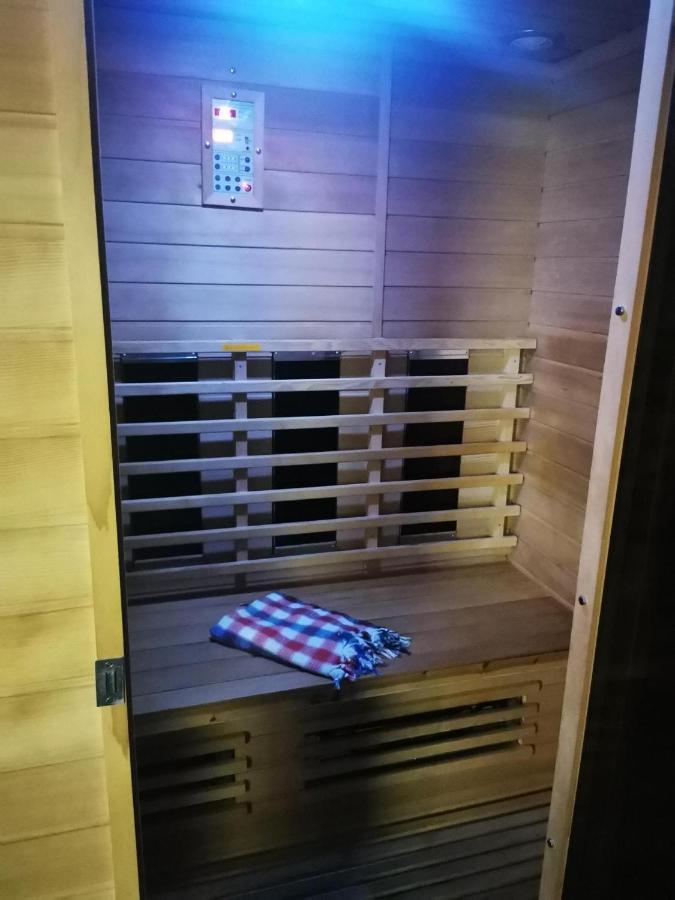 Spabyelleetlui Spa Rouge Ou Bleu Moeskroen Buitenkant foto