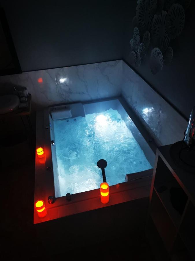 Spabyelleetlui Spa Rouge Ou Bleu Moeskroen Buitenkant foto