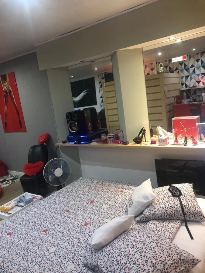 Spabyelleetlui Spa Rouge Ou Bleu Moeskroen Buitenkant foto