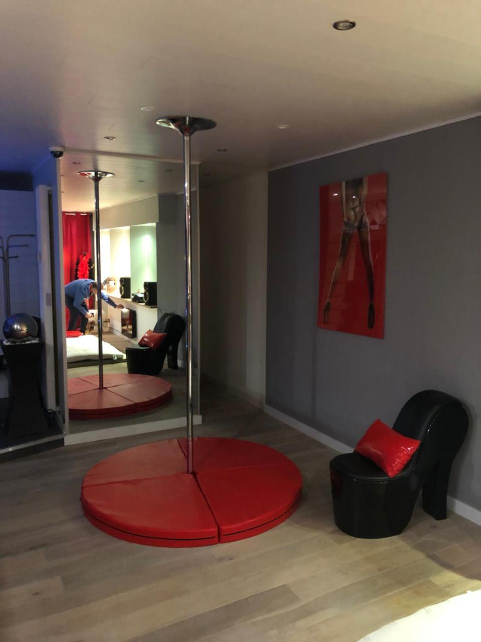 Spabyelleetlui Spa Rouge Ou Bleu Moeskroen Buitenkant foto