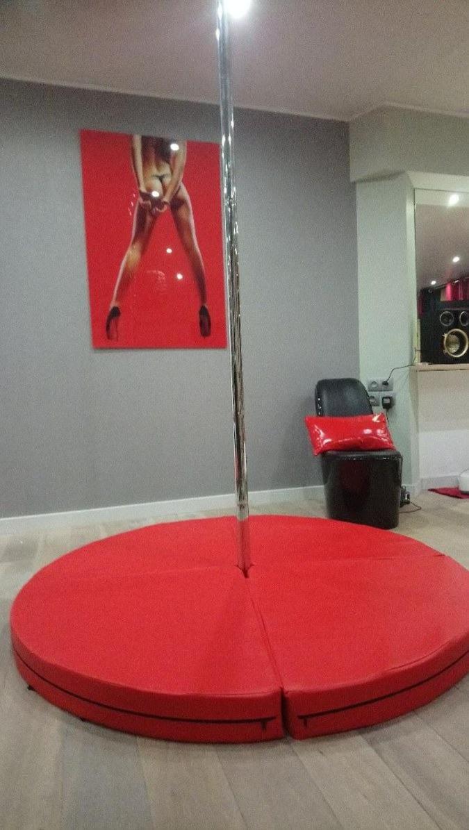 Spabyelleetlui Spa Rouge Ou Bleu Moeskroen Buitenkant foto