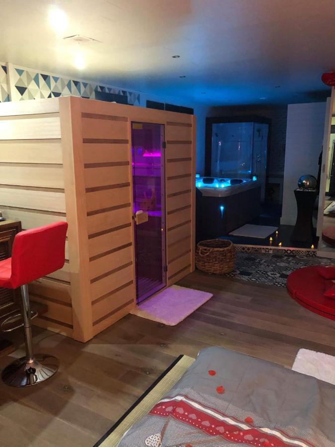 Spabyelleetlui Spa Rouge Ou Bleu Moeskroen Buitenkant foto