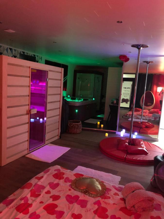 Spabyelleetlui Spa Rouge Ou Bleu Moeskroen Buitenkant foto